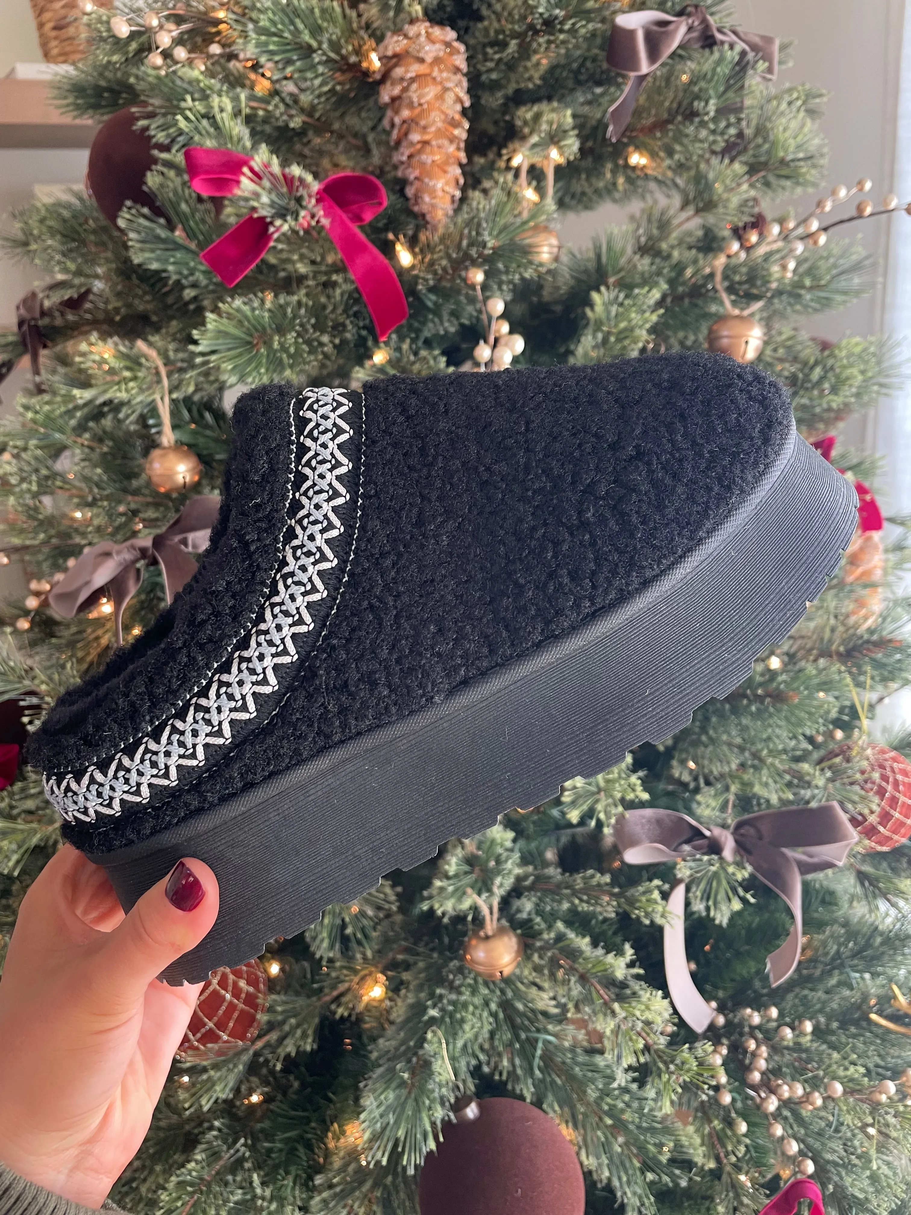 Addie Fleece Lined Slipper // Black